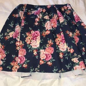 RUE 21 FLORAL SKIRT!